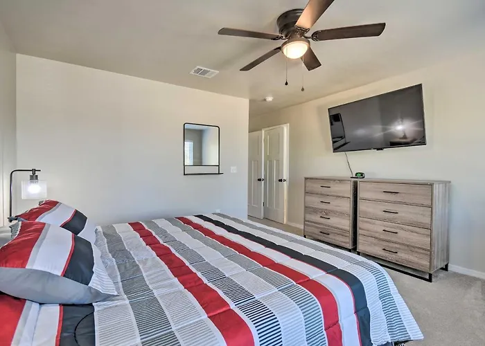 Bright Amarillo Townhome Near Parks And Town!