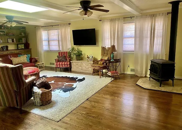I40 Large Tuscany 4 Bed 20Min Pdc