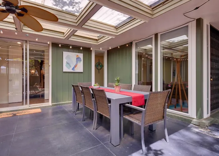 Mid-Century Modern Home W/ Fire Pit & Gas Grill!