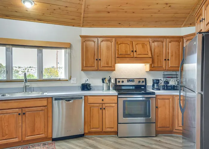Private Yard & Fishing Dock: 'Canyon Rim Retreat'