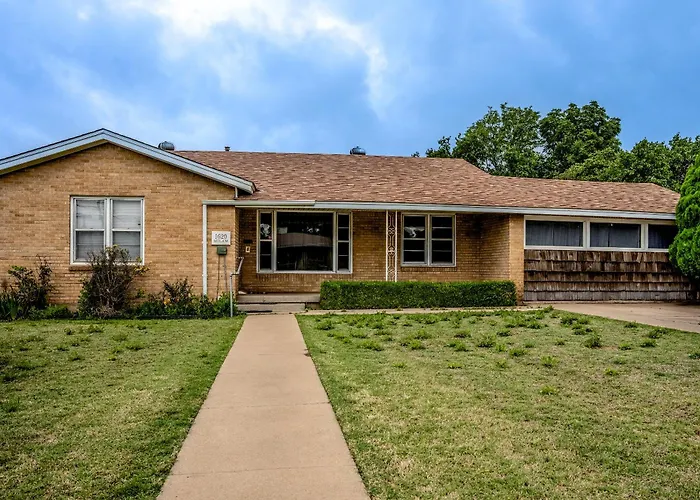 Spacious 4 Bedroom Home With 5 Beds Near Interstate 40 In Amarillo, Tx