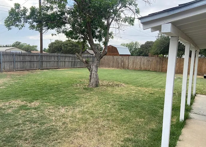 Cozy 3 Bedroom Home In Quiet Neighborhood