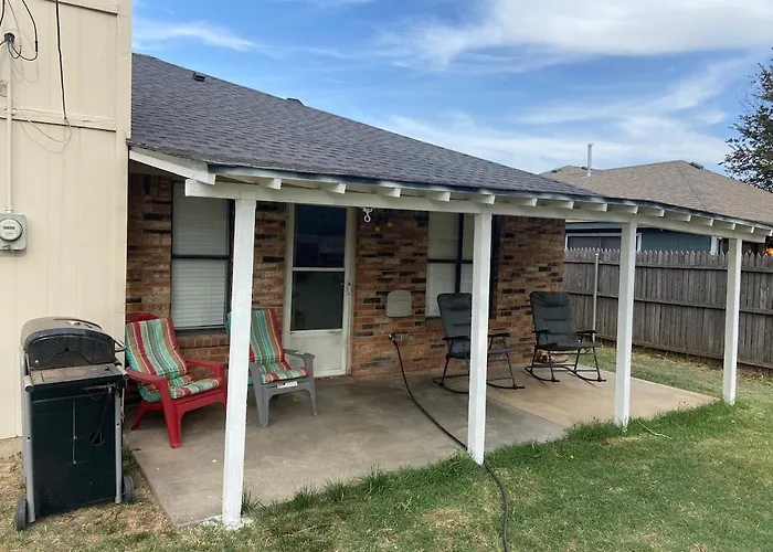 Cozy 3 Bedroom Home In Quiet Neighborhood